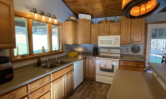 Weedville Otro | Large, 4 BR (1 King, 2 Queens), 2 Bath, Recently Renovated