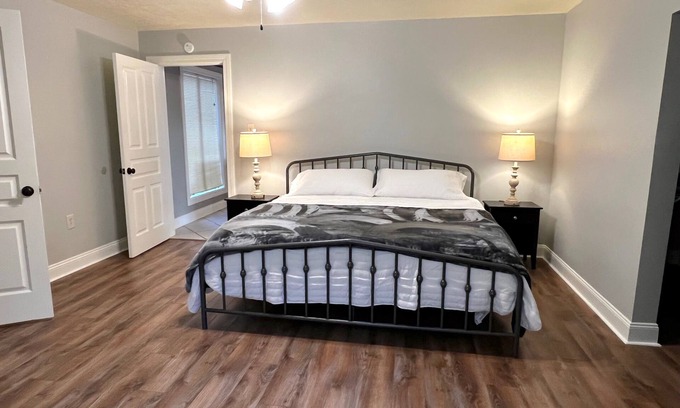 Opelousas Casa | Large 4 br Home on an acre in a neighborhood setting -The Cajun Nest-