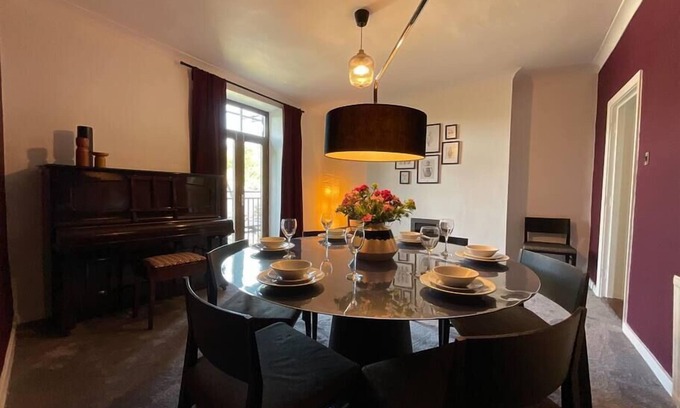 Hepworth Casa | Large 4 double bedroomed townhouse in central