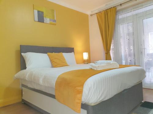 Slough Apartamento | Large 4bed house up to 7beds parking Slough Train Station