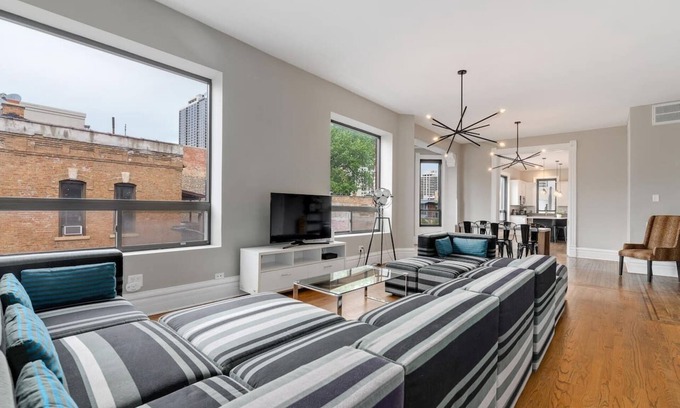 Old Town Apartamento | Perfect 4 Bedroom/3 Bath in the HEART of Old Town