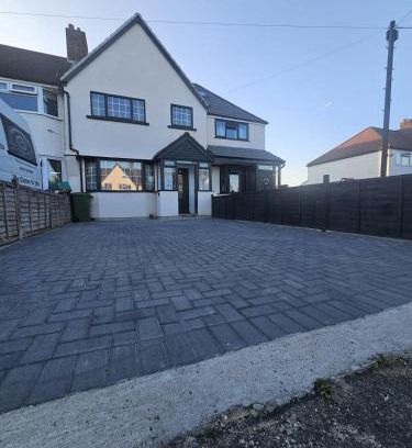 Wandle Valley Casa | Large 5 Bed Home with 3 Baths and Parking