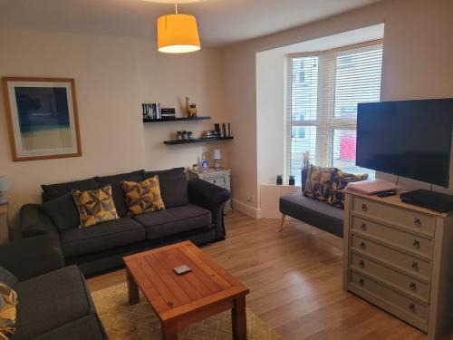 Aberystwyth Casa | Large 5 bed town-centre home close to the beach, sleeps 9