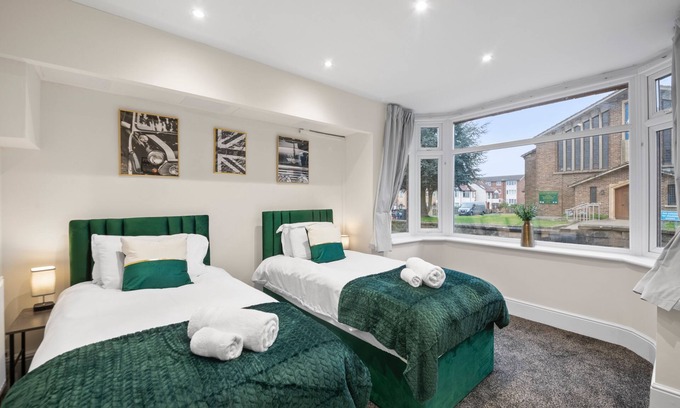 Cowley Casa | Large 5 Bedroom-Free Parking-Great Transport Links