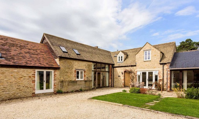 Shellingford Cabaña | Vintage Barn Conversion near Faringdon