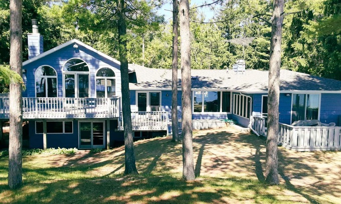 Two Rivers Casa | Large 5 Bedroom House with Huge 6 mile Sandy Beach On Lake Michigan State Park!