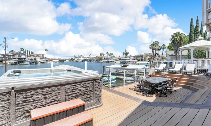 Discovery Bay Casa | Large 5 BR River Home w/ Spa & Gym 11 Min To Fast Water