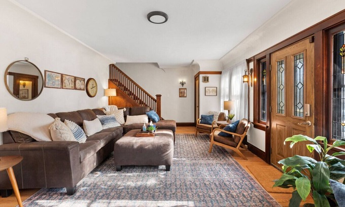 Bay View Casa | Large 6 BR House | Bay View, MKE