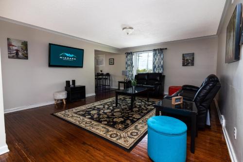 Downtown Niagara Falls Casa | Large 7BR,4BA, Short walk to Niagara Falls