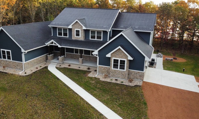 Mauston Casa | Large 8 bedroom multi-family retreat on Castle Rock Lake near WI Dells