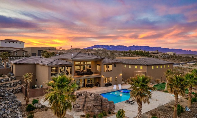 Hurricane Casa | Large 9 Bedroom Home w/Private Pool, Indoor Sports Court & Arcade Room