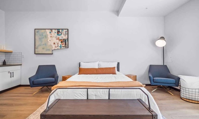 West Central Apartamento | Large Ada, pet friendly loft in Kendall Yards