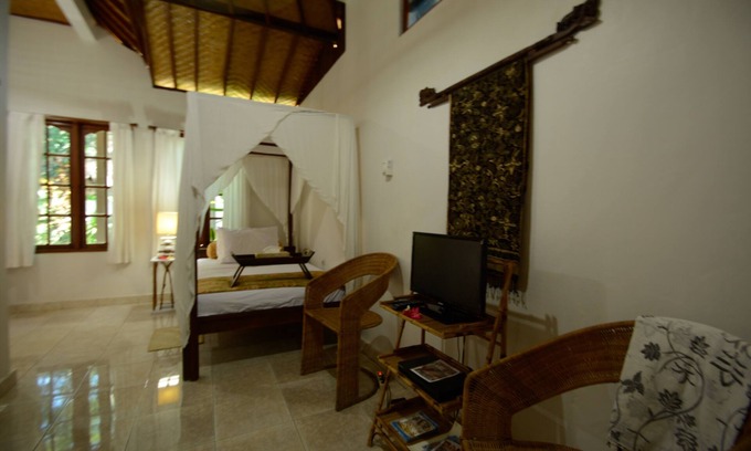 Jasri Complejo | Gran habitación única aireada con vista al templo del jardín