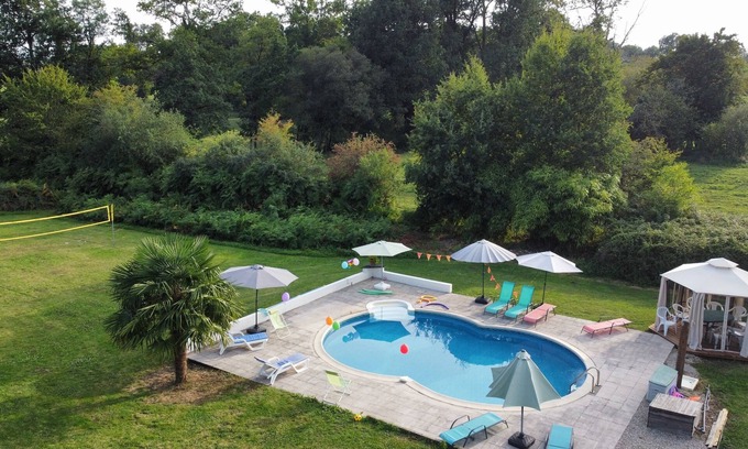 Saint-Julien-le-Vendomois Casa | Amplio y espacioso con todos los electrodomésticos modernos y un 9x4. Piscina de 2 m