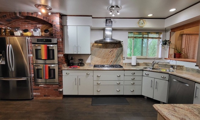 Grand Junction Casa | Large and Beautiful Home, Centrally Located With Gourmet kitchen, Pool and More