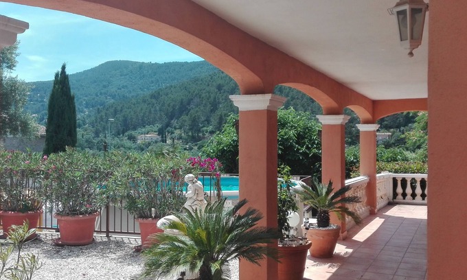 Sollies Pont Villa | Villa familiar grande y animada en el corazón de Provenza