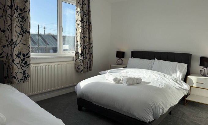 Bridgend Casa | Large and Peaceful 4-Bedroom House in Bridgend