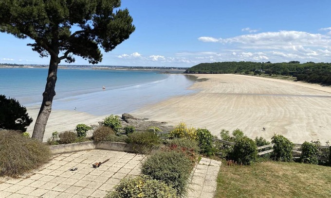 Saint-Cast-le-Guildo Apartamento | Large apartment with breathtaking beach and sea views, sleeps 6