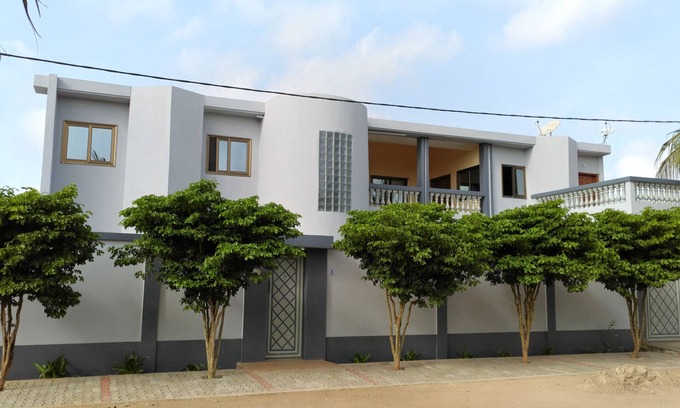 Lome Casa | Amplio apartamento, hermoso edificio