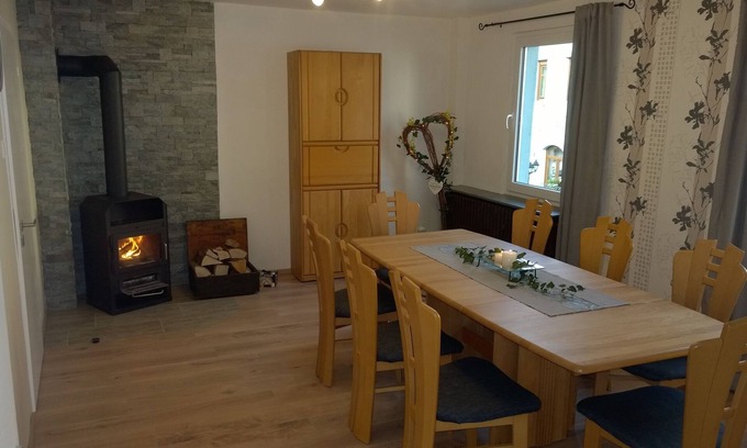 Birresborn Apartamento | Amplio apartamento para 10 personas, con sauna, en el carril bici Kylltal