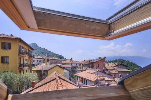 Perledo Apartamento | Large apartment in the village near Varenna