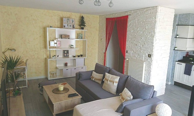 Saint-Priest Apartamento | Amplio apartamento T2, tranquilo, cerca de Lyon, balcón parking y transporte