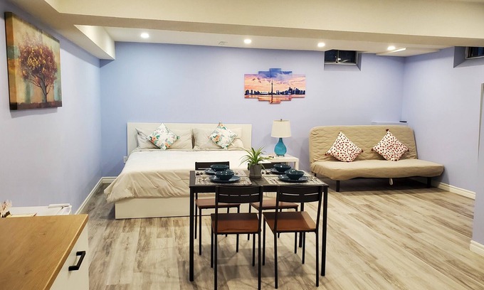 East Credit Apartamento | Large Apartment unit in Heartland Mississauga for big group near the Airport
