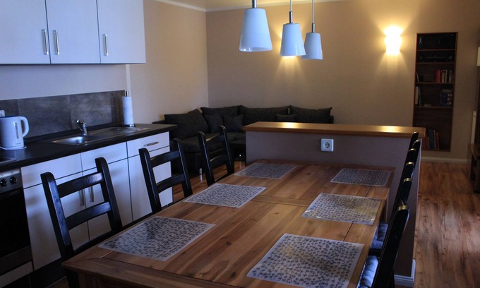 Beenz Apartamento | Amplio apartamento con una terraza soleada.