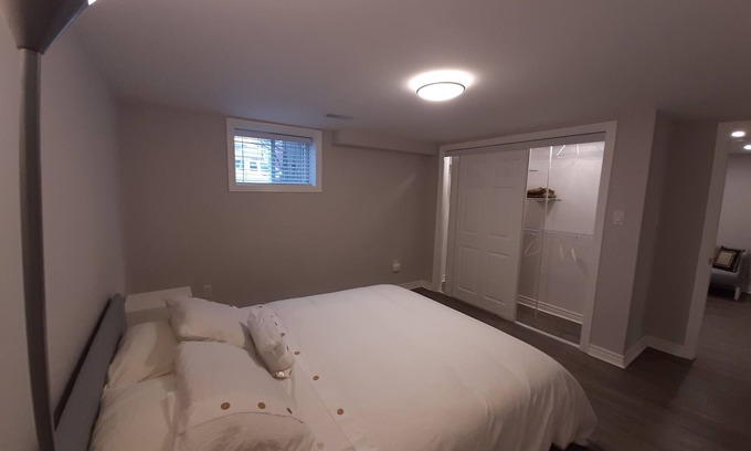 Woodbine Gardens Casa | Large Apartment with Own Entrance in a Bungalow