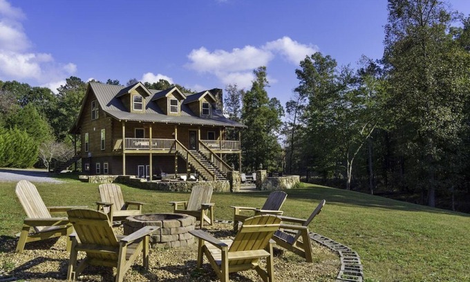 Mentone Cabina | Large authentic 3-story log cabin adjacent to lake. Up to 14 guests.