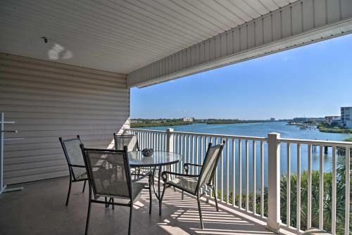 Indian Shores Apartamento | Large Balcony and Water Views Indian Shores Condo!