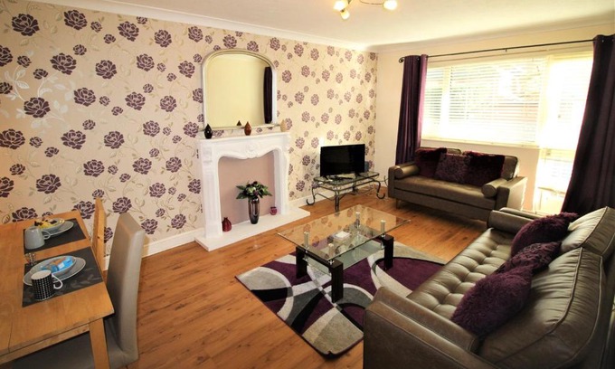 Doncaster Apartamento | Large Balcony Apartment - 2 Double Beds - Sleeps 4 - Close to Town & Racecourse - Off Street Parking 2 Cars - Fast Wifi