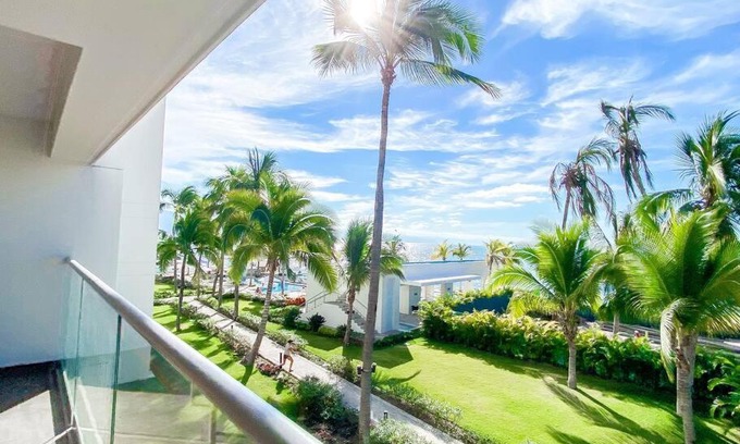 Las Glorias Apartamento | Large Beach Front 2bed/2bath Condo: Save $50+/nt!