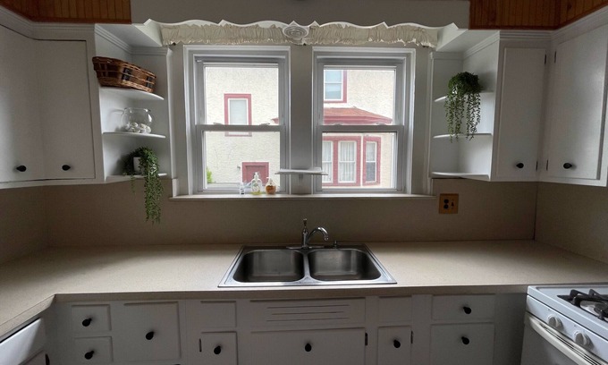 Long Beach Casa | Large Beach House. Close to NYC train, bars, clubs, restaurants