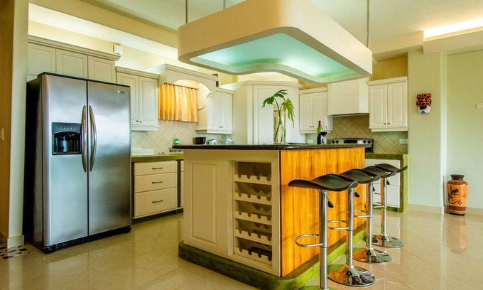Naranjos Agrios Condominio | GRAN HERMOSO CONDO SUITE 2B / 2B EN LAKE ARENAL