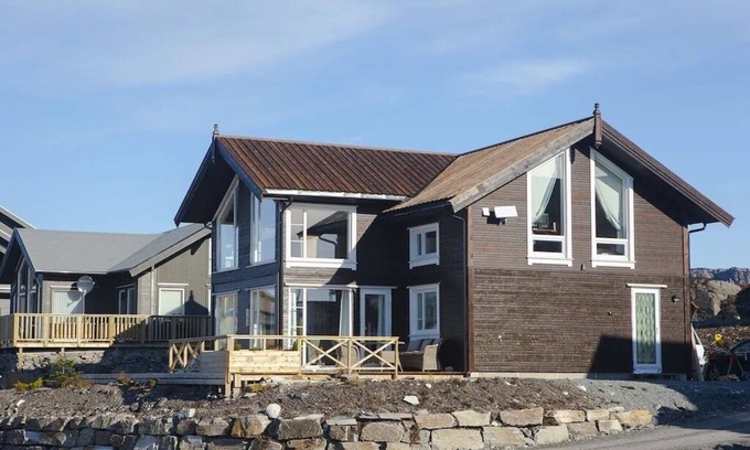 Steinsland Cabina | Large, beautiful cottage by the sea 45 min from Bergen! High Standard!