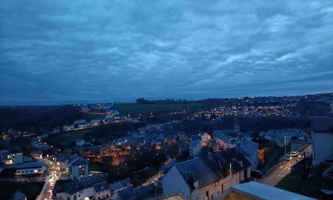 Rodez Apartamento | Large, bright, quiet apartment, not overlooked, close to town center.