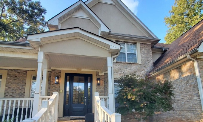 Douglasville Casa | Large but cozy designer 4-bedroom house with WiFi & AC in fabulous Douglasville