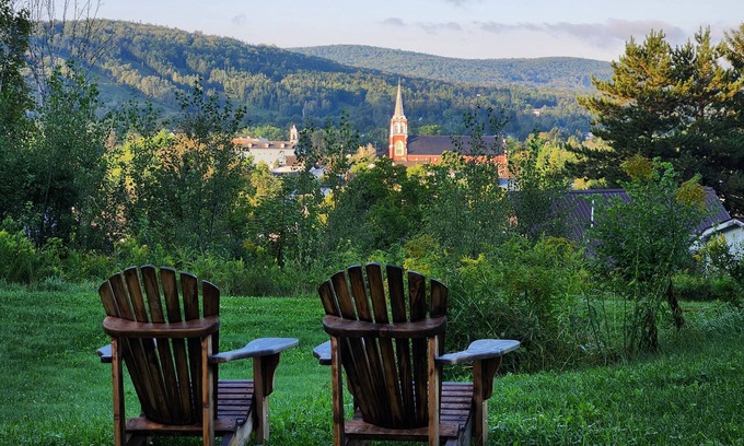 Fort Kent Mills Chalet De Esquí | Large Chalet Cabin overlooking downtown Fort Kent! Right on the trails!