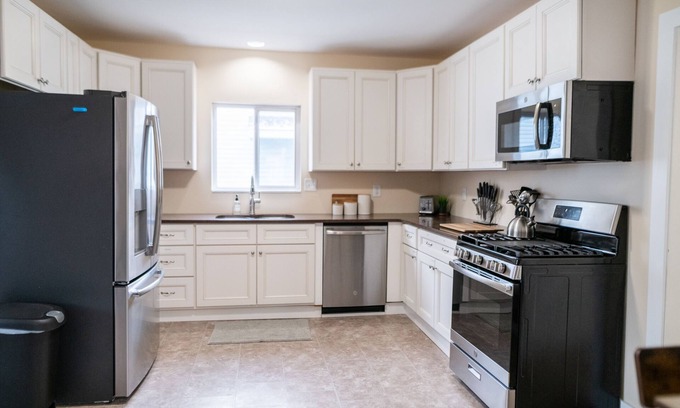 Creston Casa | Large character filled home with lots of space, close to parks & shopping