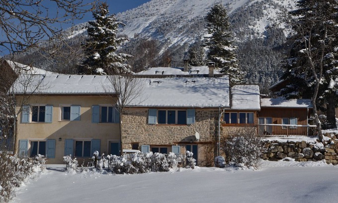 Seyne Casa | Large charming mountain retreat for 12, close to ski resorts and lake with beach