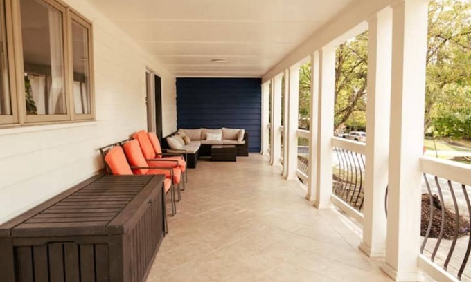 South Hills Casa | Large Colonial - Minutes from City!