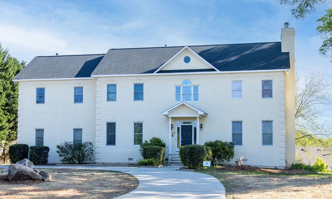 Ballantyne East Casa | Large colonial style house in the most sought after area - Ballantyne.