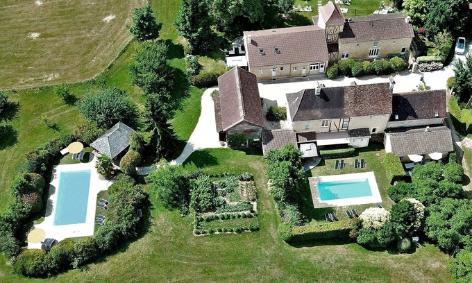 Sarlat-la-Caneda Historic Center Cabaña | Casa grande y confortable (4 *) con terraza, jardín y piscina privada climatizada.