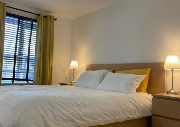 West Thurrock Casa | Large Comfortable Bed with Own Bathroom Free Parking and Wifi in West Thurrock Grays