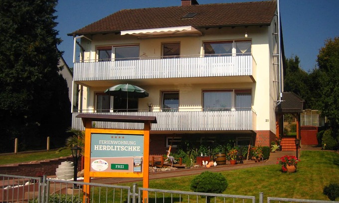 Polle Apartamento | Grande tranquila cómodo apartamento de 4 estrellas en el centro de salud Polle río Weser