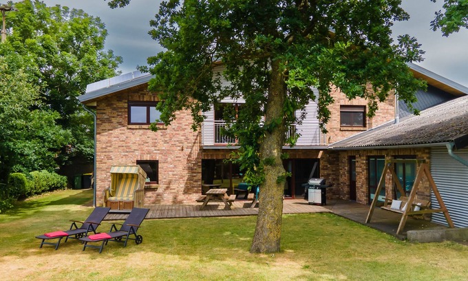 Norstedt Casa | Amplia zona comunitaria con piscina, amplio jardín, en el centro betw. Norte-u. Mar Báltico