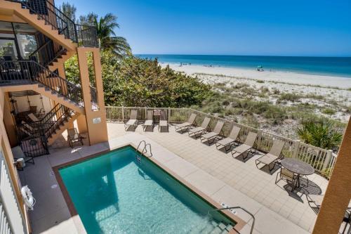 Bradenton Beach Casa | Large Condo just steps from Beach or Bay Views
