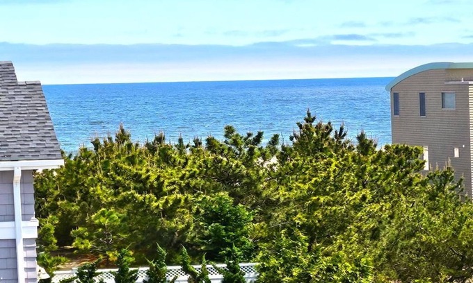 Loveladies Casa | Large Contemporary Ocean Block Home