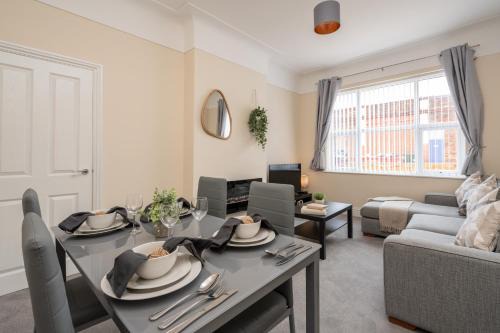 Liverpool Casa | Large cosy house - free on street parking